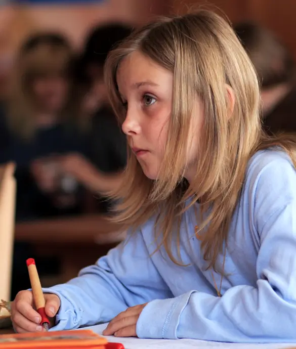Kind im Klassenalltag – konzentriert, eingebunden, wohl
